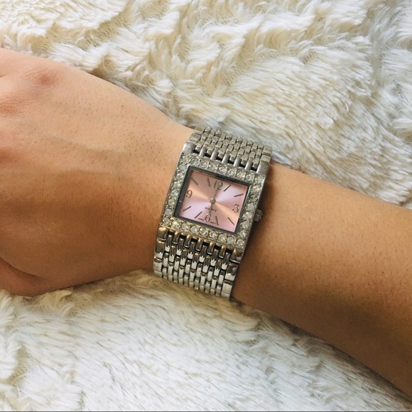 ✨GLAMOROUS✨WATCH💕 - Picture 2 of 5